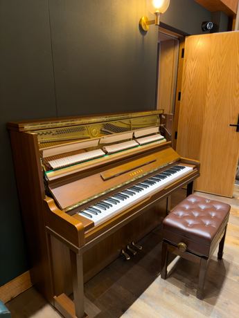 Yamaha U100 Upright Piano